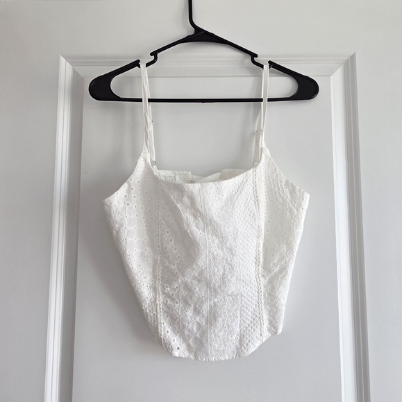 Chic White Eyelet Camisole Top - Picture 1 of 5